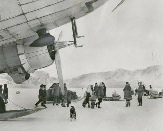 Nordair DC-3 at Pangnirtung airstrip