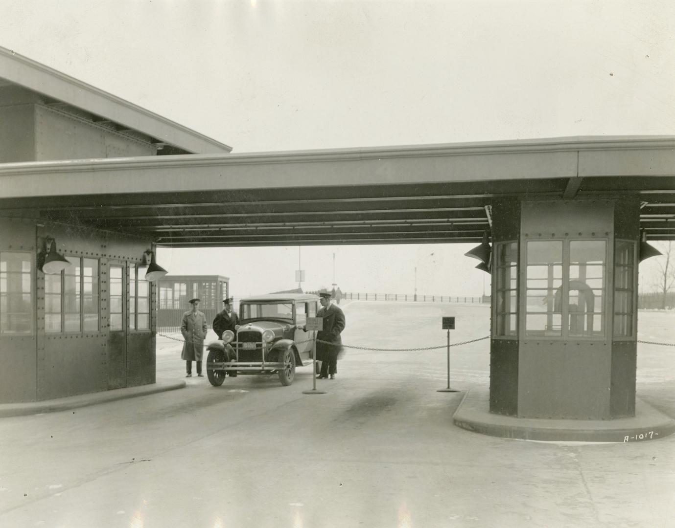 Ambassador Bridge à Canadian Exit