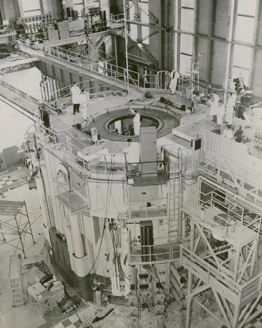 Reactivated à The NRX reactor at Canadaïs atomic plant at Chalk River, Ontario, has been reactivated, a little more than a year after it broke down