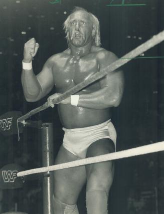 Good prevails over evil! Hulk Hogan salutes his fans after another thrilling World Wrestling Federation victory last night at Maple Leaf Gardens. The (...)