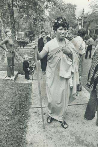 Alderman Ying Hope came as caesar: The street parade was led by the Olympic torch