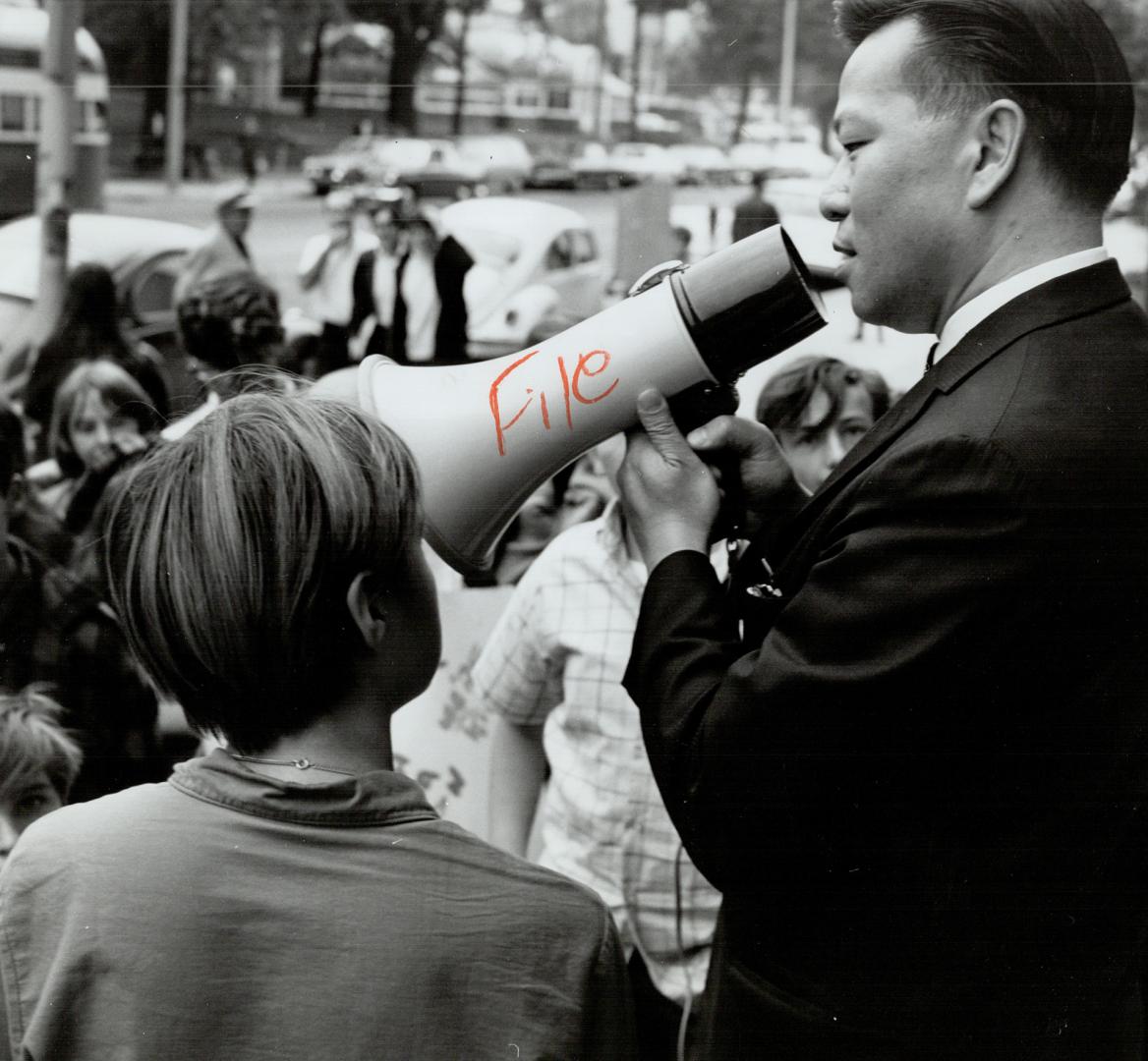 Chairman Tor. board of Education speaks to Castle Frank H.S. protesters