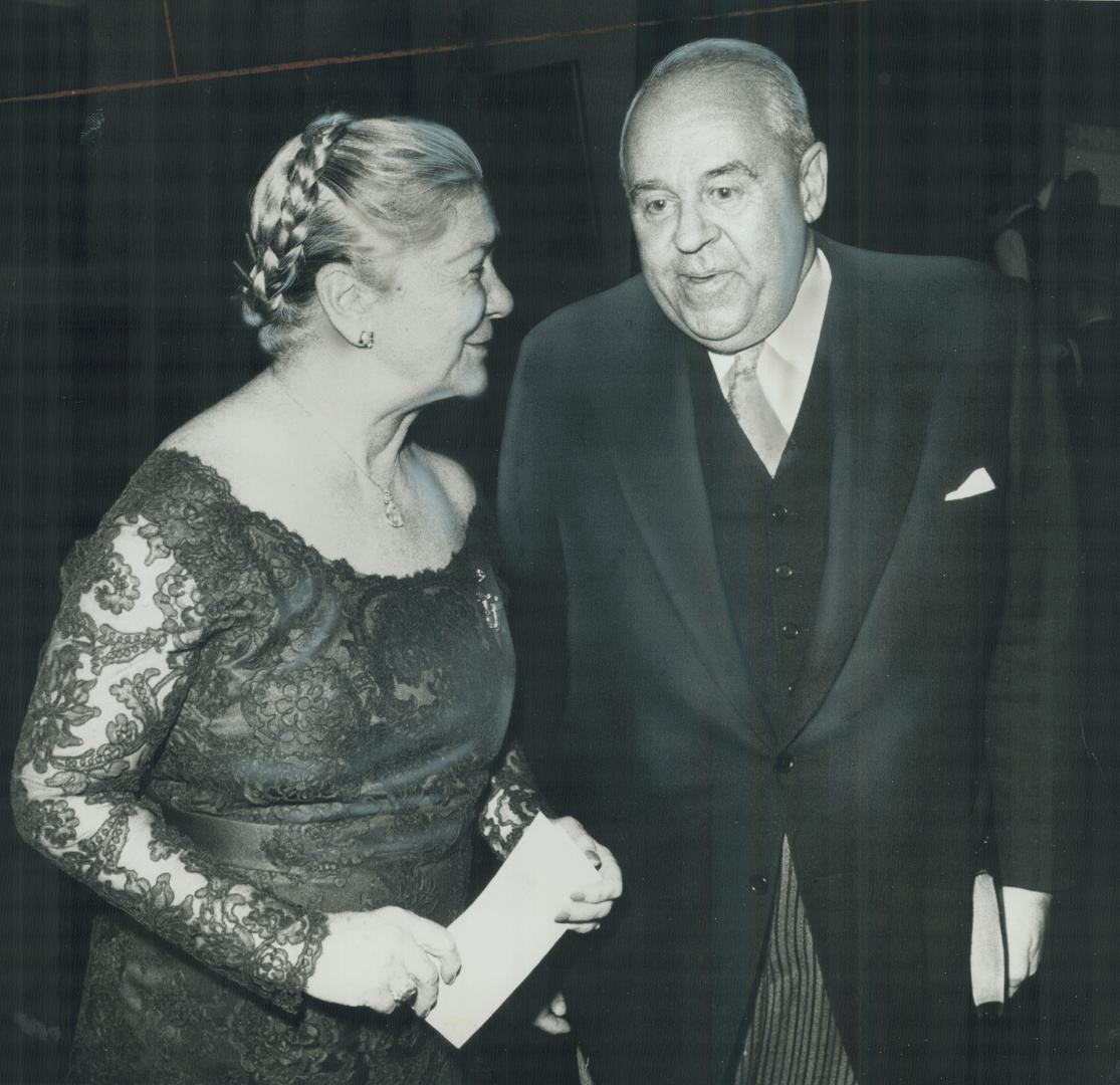 New Chief Justice of Ontario William Howland is congratulated by Lieutenant-Governor Pauline McGibbon after being sworn in at Queen's Park. He replace(...)