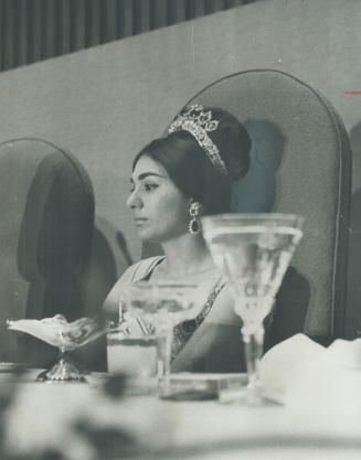 Daffodil yellow chiffon was the choice of the Empress Farah for the state dinner at the Royal York