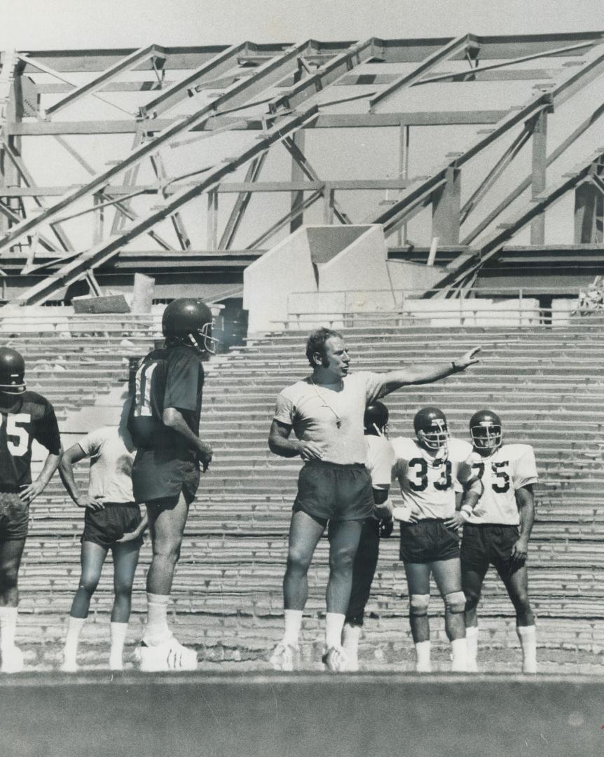 Pointing the way, Argo coach Russ Jackson explains what the expects from players during team's first workout at CNE Stadium yesterday. In backgroud is(...)