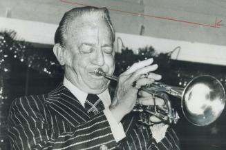 Still full of bounce and tigerish vigor, according to Star staff writer Frank Rasky, trumpeter Harry James last night took 1,000 boogie-woogie and fox(...)