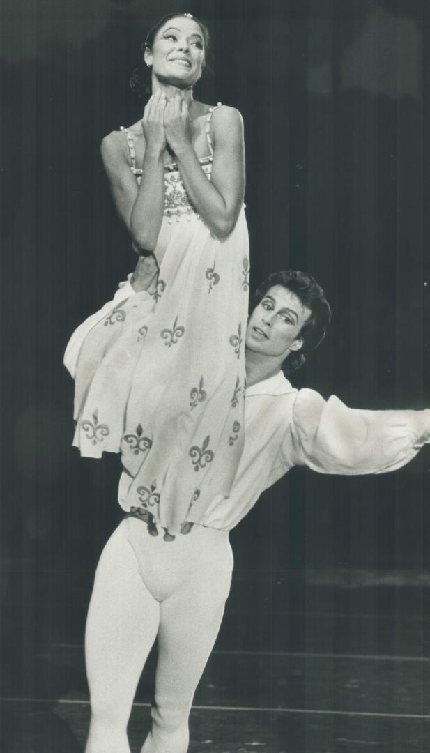 Last dance. 14,000 fans at Ontario Place last night watched Karen Kain and Frank Augustyn, the National Ballet's best-loved couple, dance together one(...)