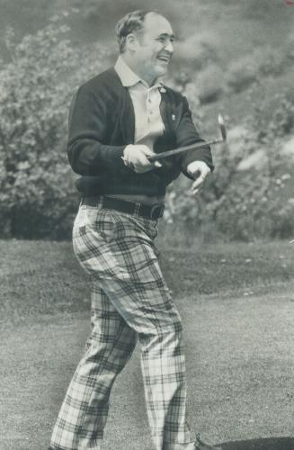 Fun on the links. Red Kelly, former Pittsburgh Penguin coach, chuckles over shot yesterday in Eddie Shack's annual tournament of stars at Vaughan Vall(...)