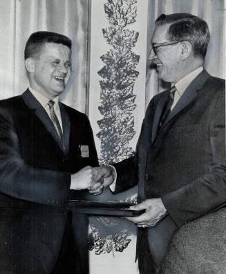 Two awards for star. Jack Gatecliff (left) of St. Catharines Standard, president of Ontario Sports Writers and Sprotscasters' Association, presents pl(...)