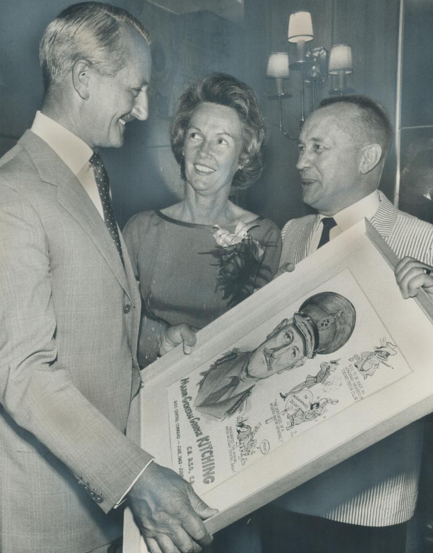 Press honors General Kitching. Douglas Steubing, president of the Toronto Men's Press Club, presents a portrait to Maj-Gen. George Kitching, commandin(...)