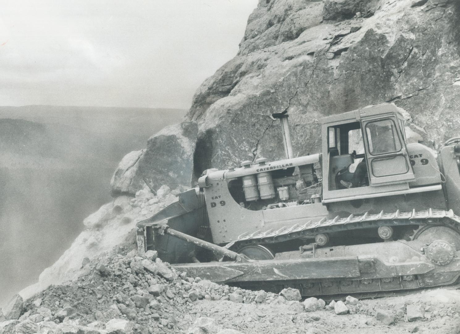 A sculptor at work on as Crazy Horse doesn't use a chisel and tiny six million tons of rock to move he uses dynamite, jackhammers and bulldozers and h(...)