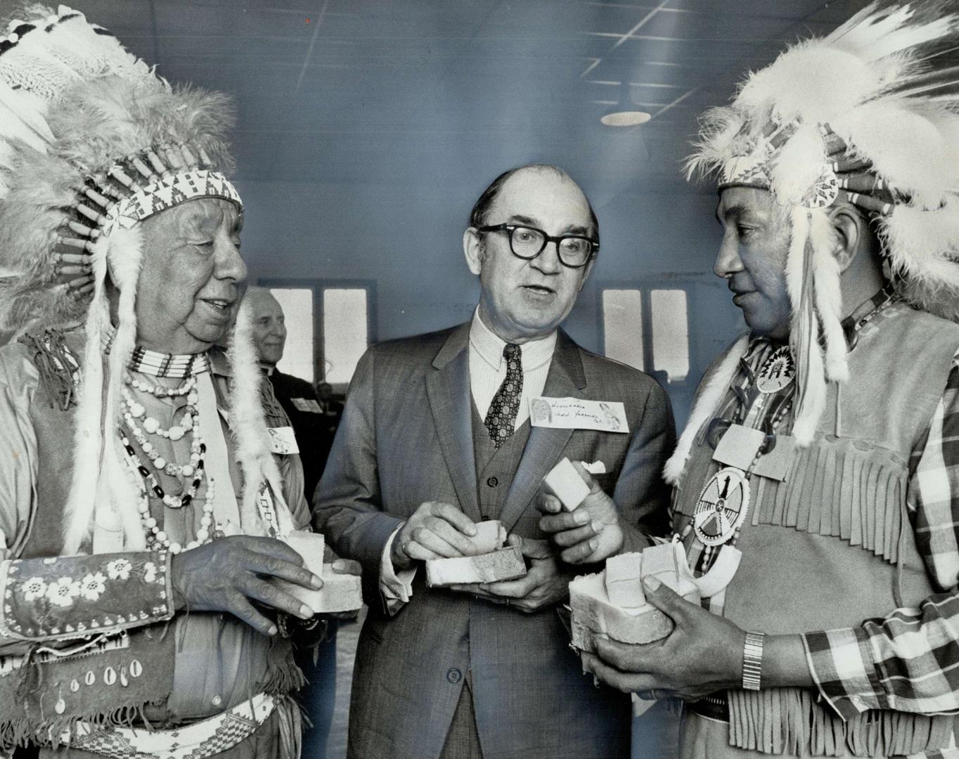 At a peaceful pow-wow at Ohsweken, on the Six Nations Indian reserve yesterday, John Yaremko, Ontario social and family services minister, stands betw(...)