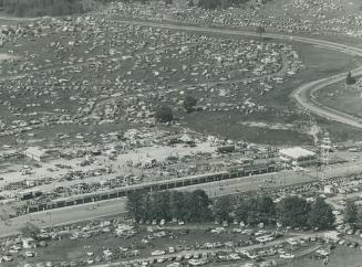 After a hard day's night around the campfires--complete with fights and thefts--mosport opened bright and clear today for an estimated 52,000 racing f(...)