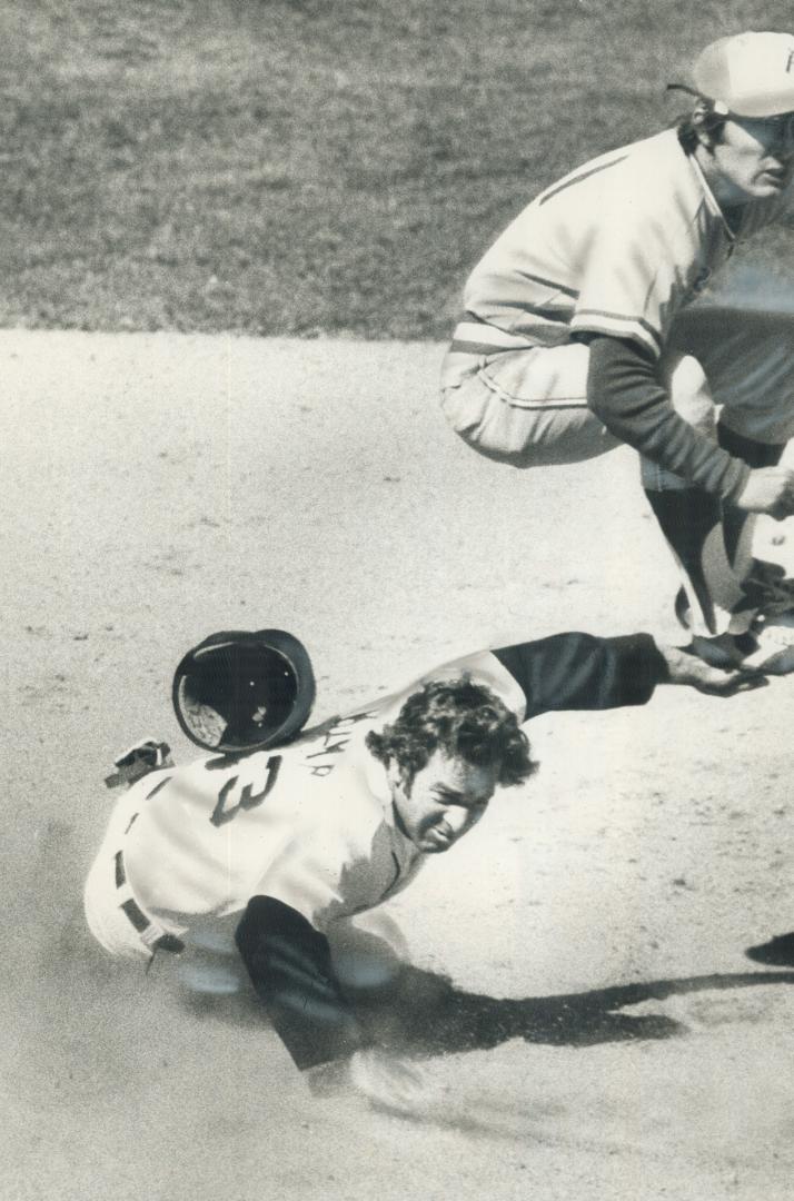 High-flying blue jay Luis Gomez leaps as Detroit catcher Lance Parrish slides into second base during Toronto's 6-2 loss to the Tigers in Detroit yest(...)