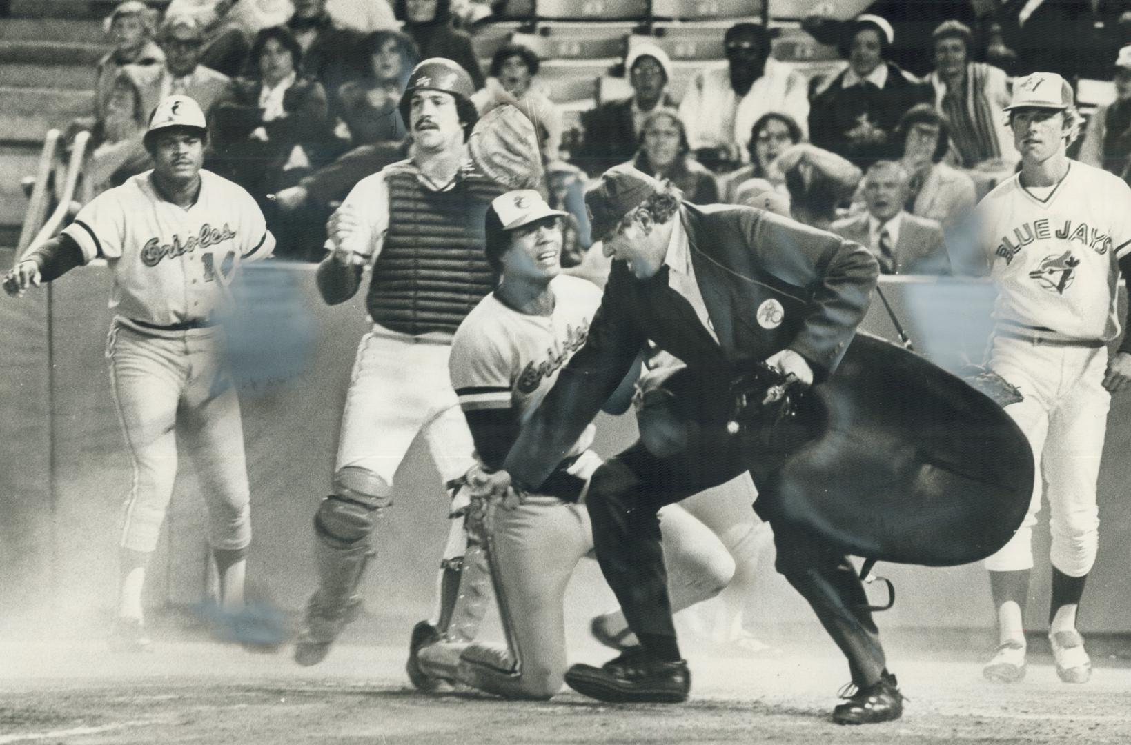 oles' Ken Singleton appeals his case after being called out at home by umpire Ron Luciano