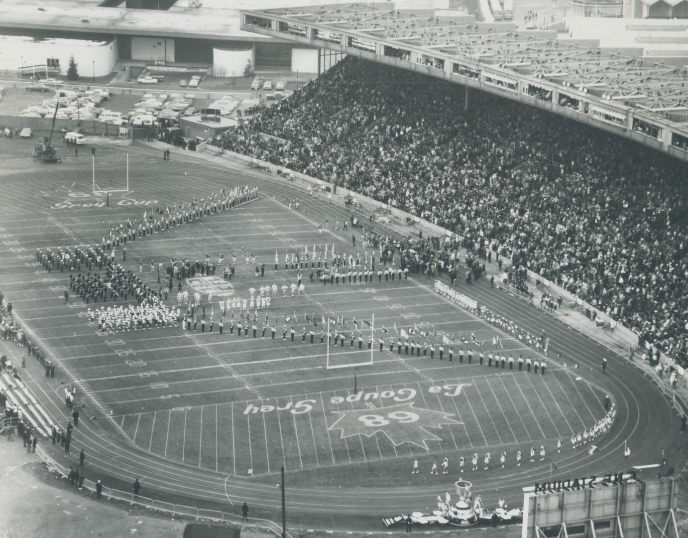 Spread out below, more than 32,000 Fans watch the first action in today's east west Grey cup championship game