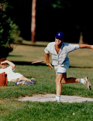 To the hole: Putting's tricky in Frisbee golf, too