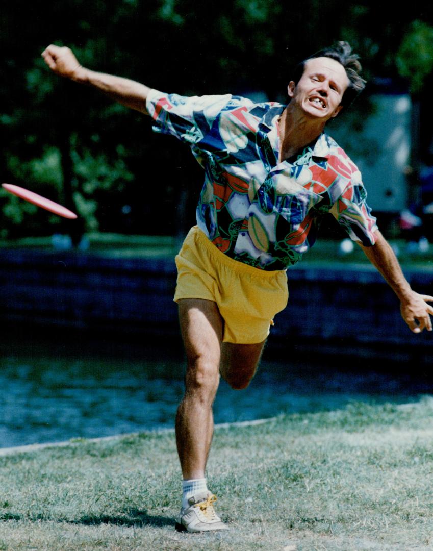 Steve Wisecup of Ohio is giving his all and then some at the World Professional Disc Golf championships on Toronto Island. The game is played with rul(...)