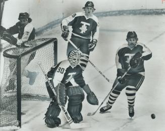 The easy life of being a goalie for University of Toronto Blues causes Bruce Durno some concern as he handled only 18 shots last night as Blues beat Y(...)