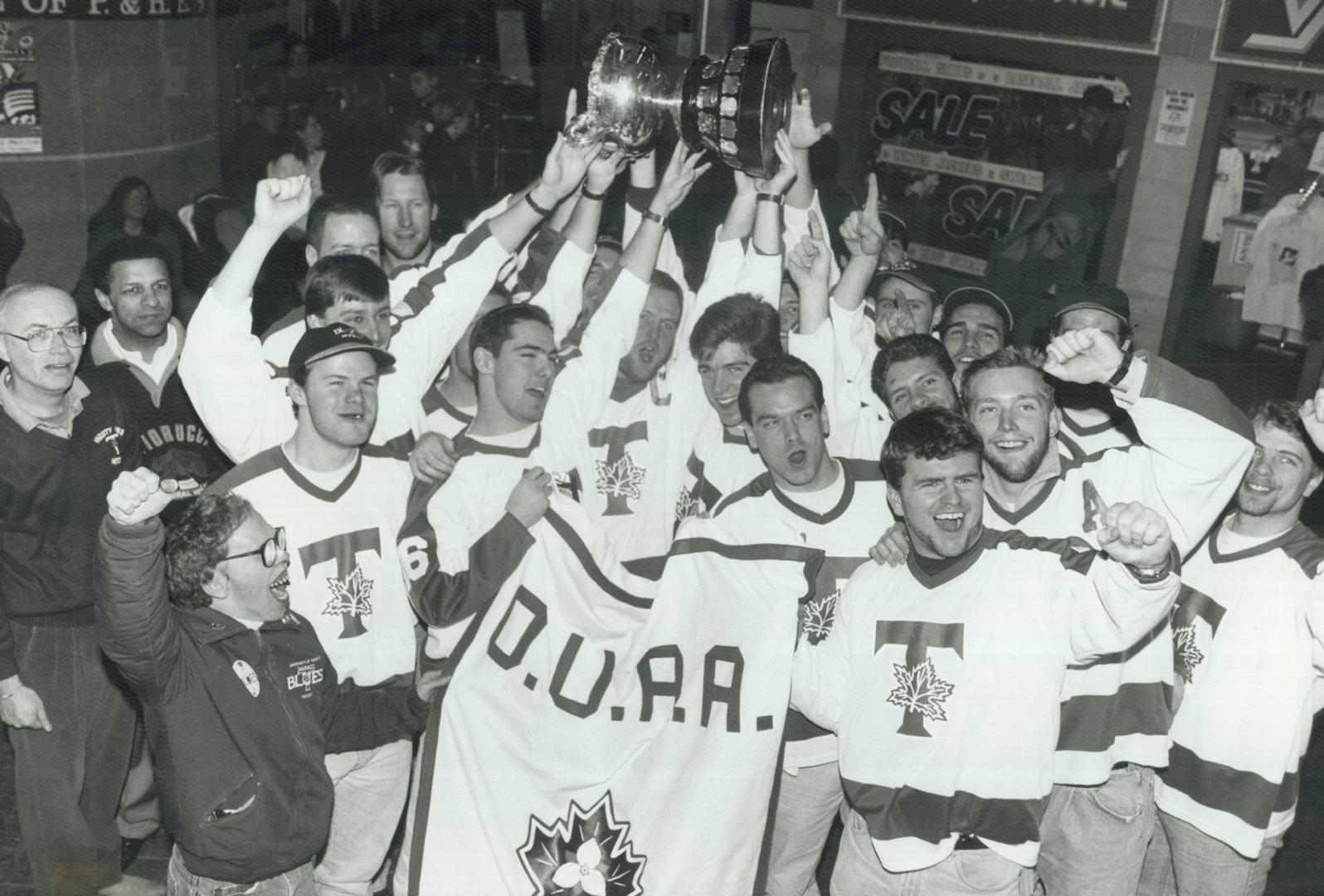 Spirits running high for the blues, The University of Toronto Blues hockey team got a chance to whoop it up again yesterday, celebrating their Ontario(...)