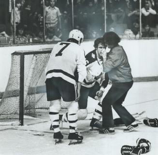 Getting repairs from trainer Joe Sgro is Leaf defenceman Rod Seiling, victim of a wild swing from stick of Flyers' Bobby Clarke in Saturday night's ga(...)