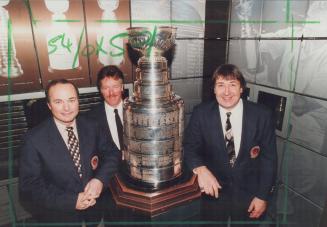 Hockey's new Hall adds 10, Hockey's Hall of Fame rolled out the welcome mat for 10 members last night, the first contingent to be inducted since the magnificent hall's shiny new doors opened