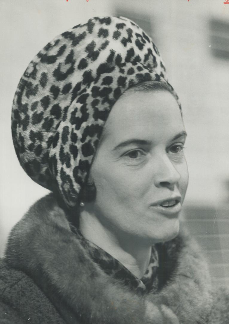 Second in voting to Mrs. Campbell was another woman, June Marks, She, too, is interested in housing, slum clearance and urban renewal projects. Many o(...)