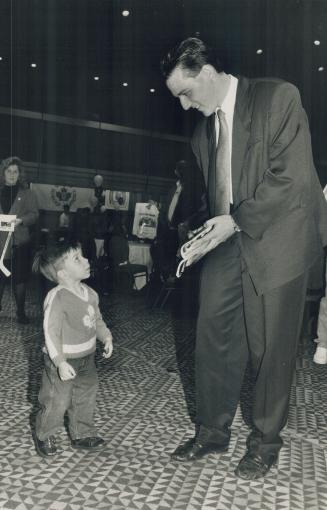 Look up . . . look way up. It was one of those magic moments, when boy meets hero, in this case, it was Taylor Robson, all of 17 months old, who colle(...)