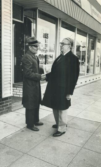 On his second day home, after five years as Canadian high commissioner in London, Paul martin was back mainstreeting in Windsor. Hands popped forth fr(...)