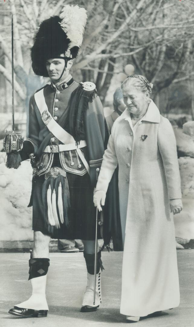 Forgoing the usual landau, Lieutenant-Governor Pauline McGibbon rode to the Legislature yesterday in a limousine and inspected a guard of honor of the(...)