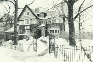 Large house on Castle Frank Crescent was bought by Arthur Meighen after he resigned the leadership of the Conservative party in 1926 and moved to Toro(...)