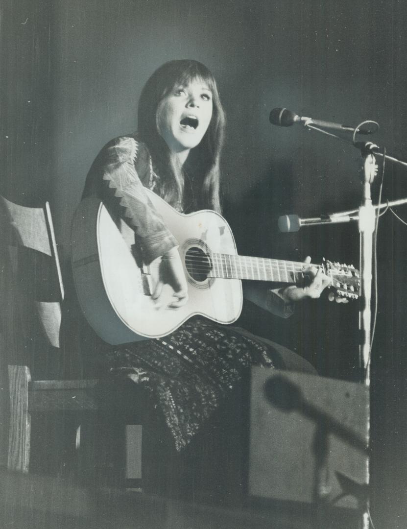 The main course. Folksinger Melanie, 1947- was one of star performers at the almost forgotten 'other' rock festival, The Beggars Banquet at Stanley Pa(...)