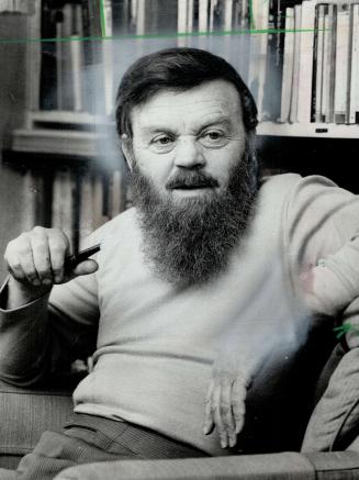 Farley Mowat: Pens protest