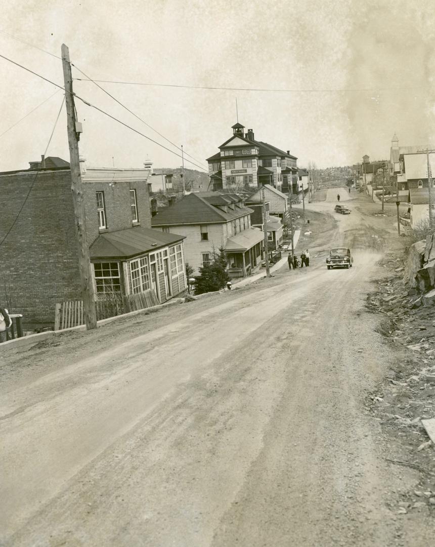 Public school on top of hill, Cobalt (Ont