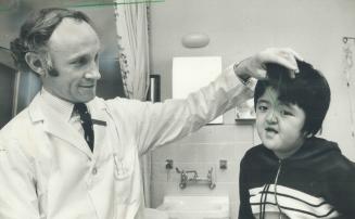 Dr. Ian Munro helps children-year-old Jeanny Pak have 'a normal chance in life'