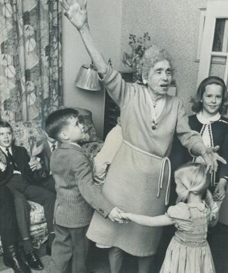 Not even winded, Mrs. Louise Tandy Murch plays ring-around-a-rosie with her grandchildren on her 90th birthday. Her four-day celebration means she wil(...)