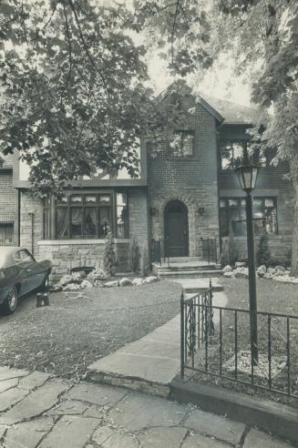 This is house in Forest Hill which singer Anne Murray has purchased for a price reported to be over $75,000