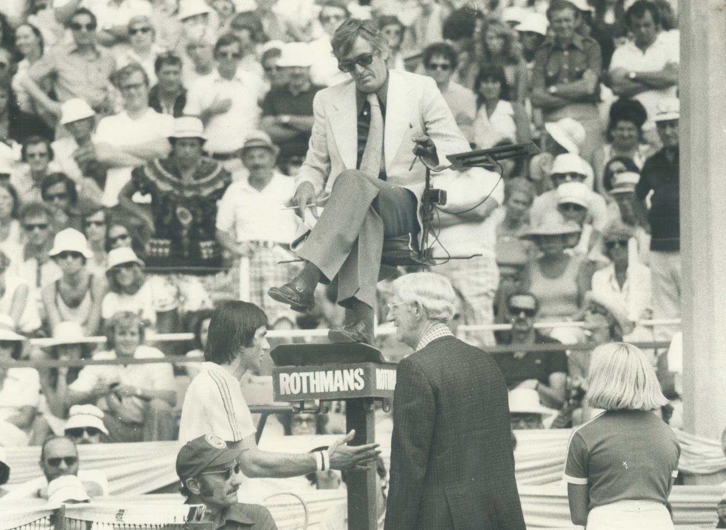 Temperamental Romanian, Ilie Nastase gestures with his hands as he confers with Doug Philpott, official referee, during final of Canadian Open tennis (...)