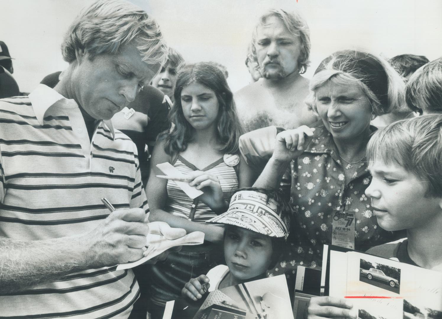 Although Lee Trevino was the hottest golfer on the course, the biggest attraction for the gallery at Canadian Open was Jack Nicklaus (left) who, besid(...)