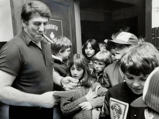 See any talent, coach? Mike Nykoluk obliges young fans with a few autographs at the Gardens yesterday as Maple Leafs closed up shop for the summer. Le(...)