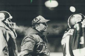 Not this year, The expression on coach Bob O'Billovich's face tells the story as he and quarterback Joe Barnes, left, see Argos' hopes of going to the(...)