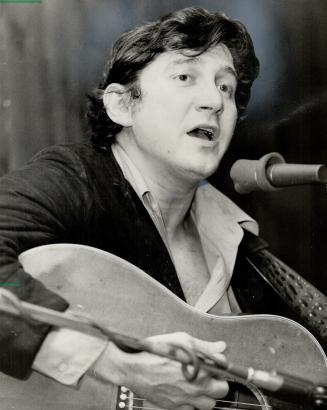 Folksinger-Guitarist Phil Ochs