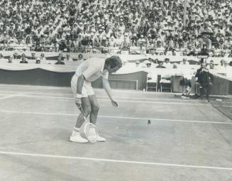 Perhaps toughest challenge for Tom Okker in yesterday's Canadian Open men's singles final is in chasing a butterfly of the Toronto Lawn Tennis Club co(...)