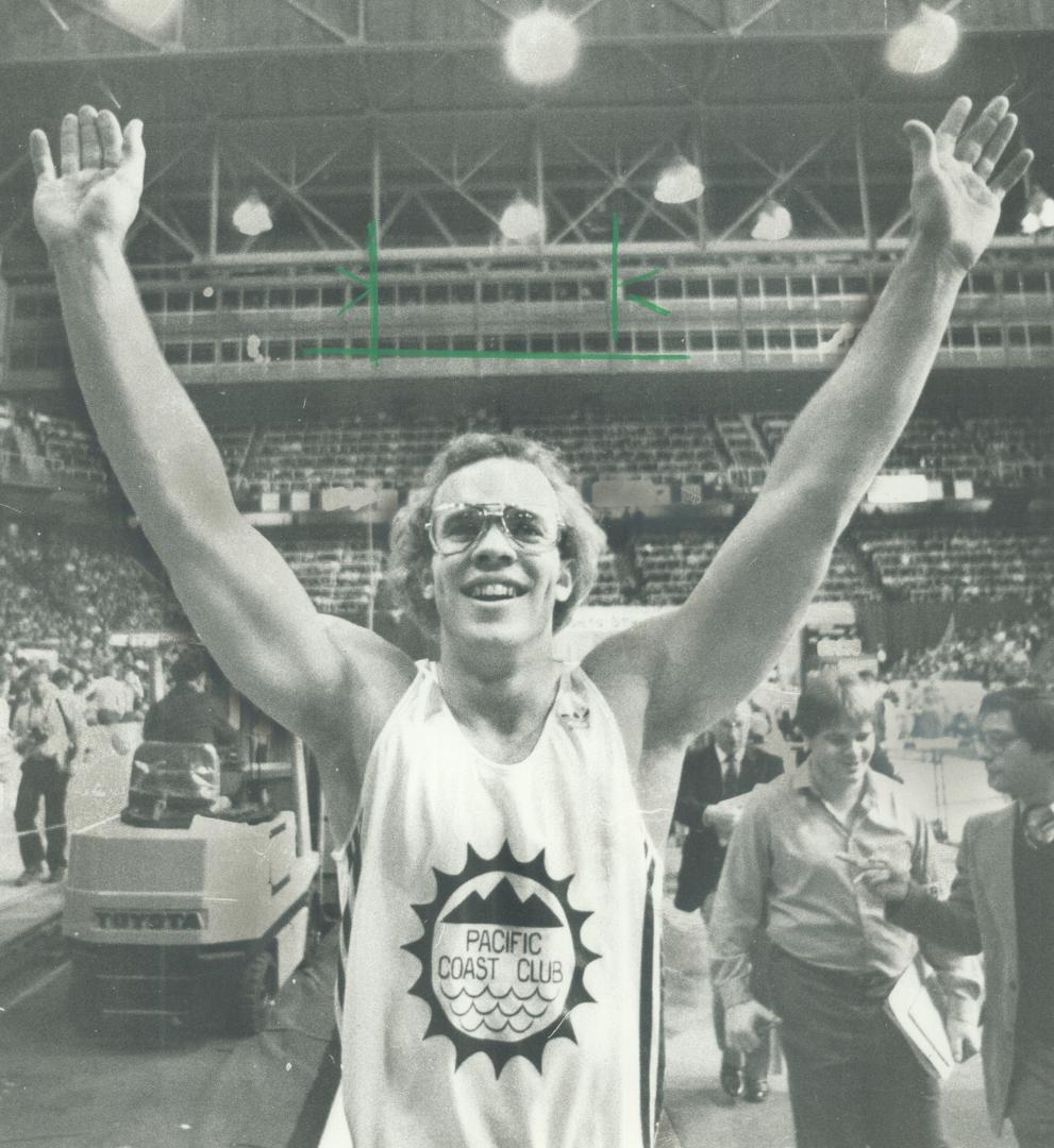 Salute to fans, Billy Olson acknowledges the cheers of the crowd following his word record pole vault Friday night at The Toronto Star Maple Leaf Indo(...)