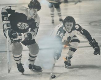 Bobby Orr, Boston Bruins' superstar shown above being checked by Errol Thompson of Maple Leafs, has come to expect abuse from Toronto fans ever since (...)