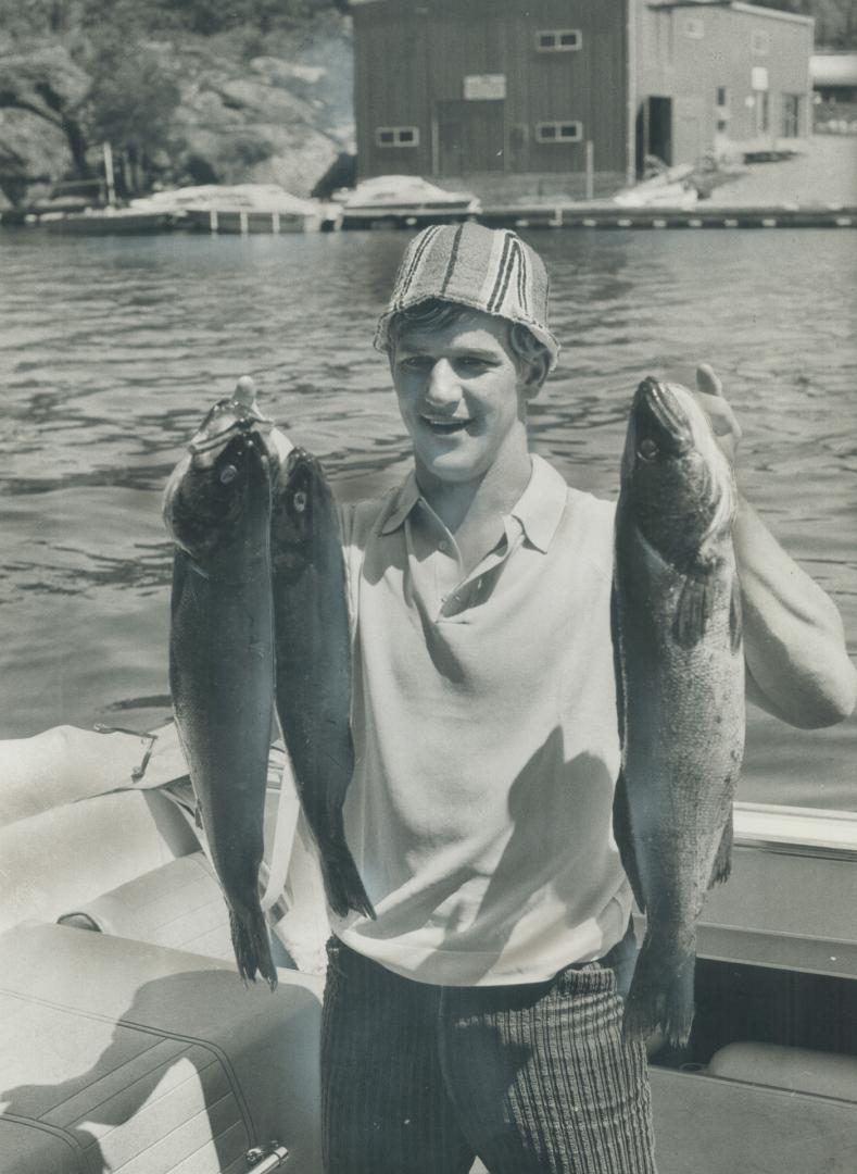 This comes first, Bobby Orr, superstar of Stanley Cup champion Boston Bruins, returned home to Parry Sound this week and first thing he did was go fis(...)