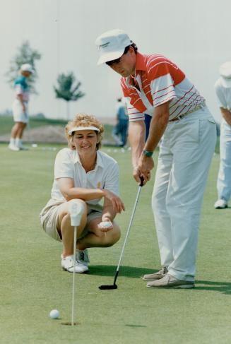 From Rinks to Links. Former world and Olympic silver medalist figure skater Brian Orser gets some expert putting advice from Hall of Fame golfer Sandr(...)