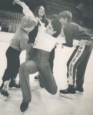 Helping Hands, When former world and Canadian skating champion Brian Orser did a fall at Maple Leaf Gardens yesterday, he got plenty of help in gettin(...)