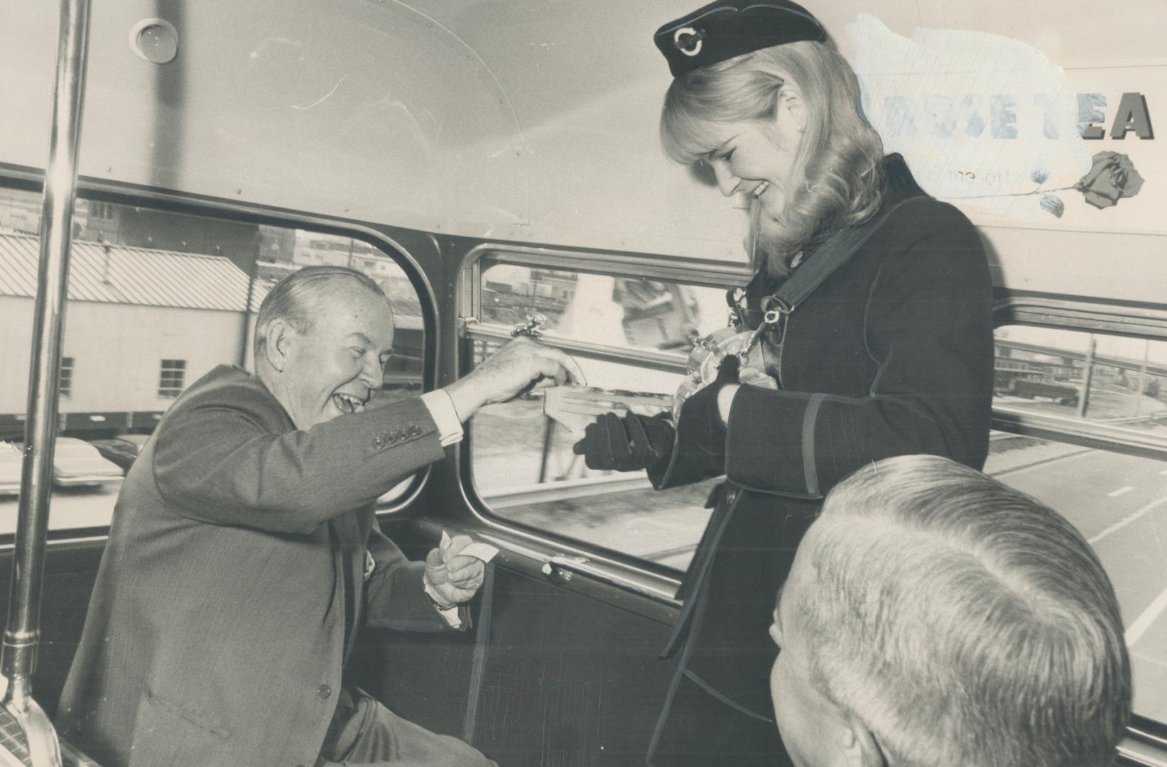 A Clipping the PM found fun. Enjoying himself in the upstairs of a double-deck London bus, Prime Minister Lester Pearson feeds money into the ticket m(...)