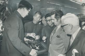 In the Chinese Pavilion at the Canadian National Exhibition, Chinese Foreign Trade Minister Pai Hsiang-kuo (second from left) and Trade Minister Jean-(...)